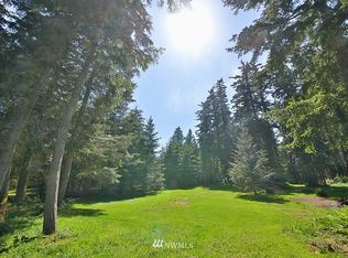 6883 Holst Rd, Clinton, WA 98236