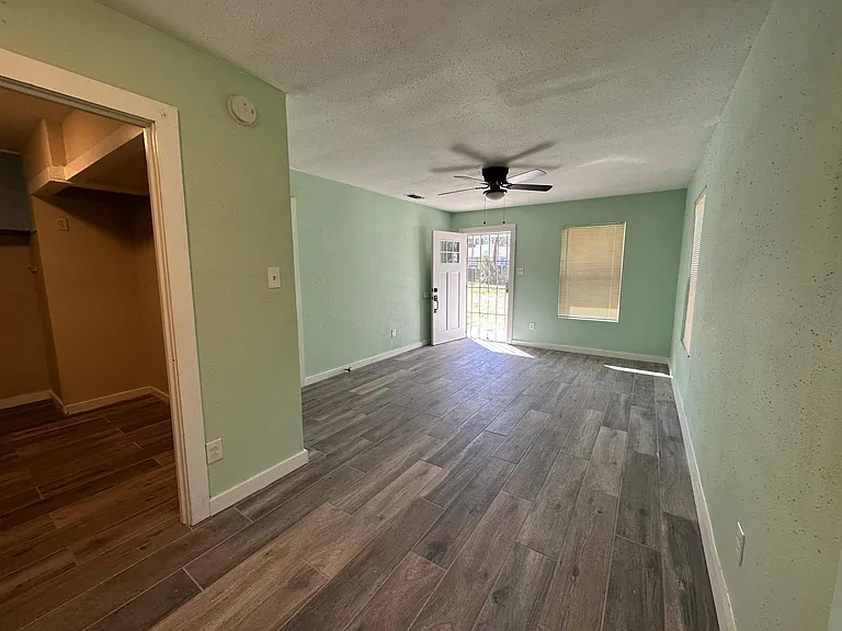 5325 Sussex Ave — Photo 2