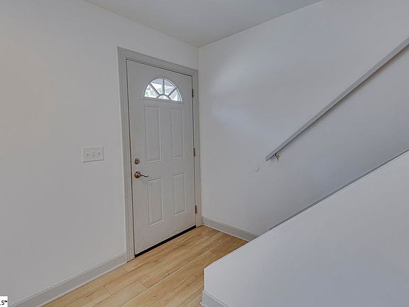 4th image of 69 Pine Creek Court Ext
