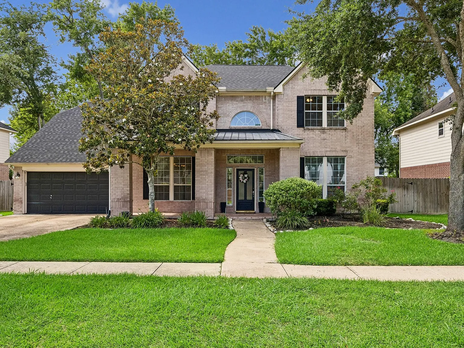 4 bed, 3.5 bath, 3942 sqft, $5,000 — Photo 2