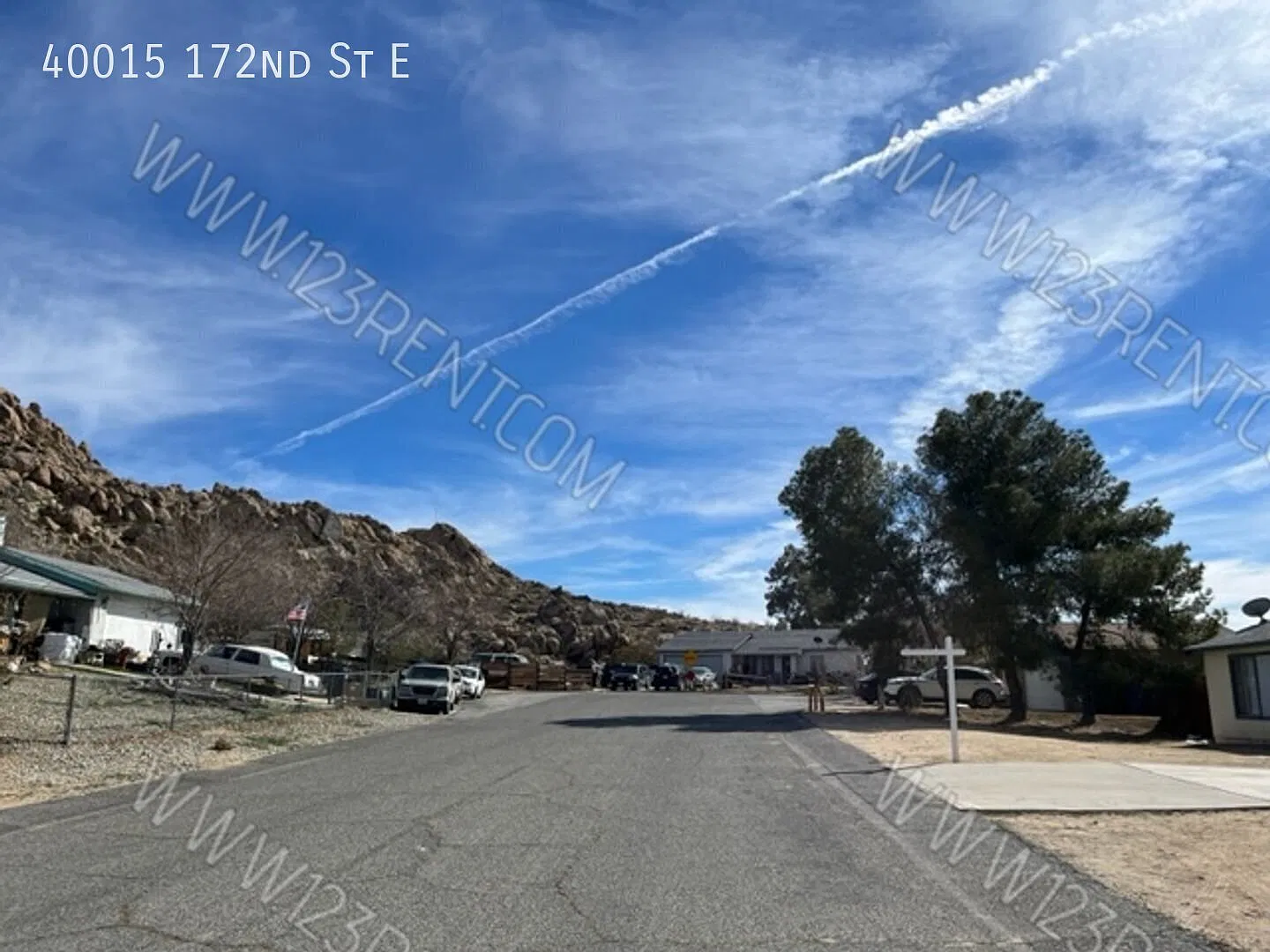 Lake Los Angeles 4 Bed / 2 Bath on a Half Acre, RV Space, 2-Car Garage, Vouchers Welcome — Photo 2