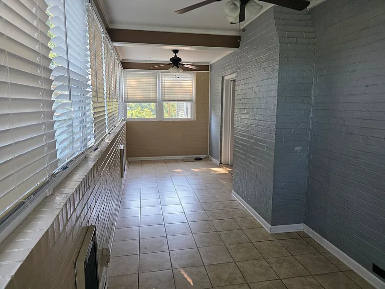 1046 N Main St — Photo 25