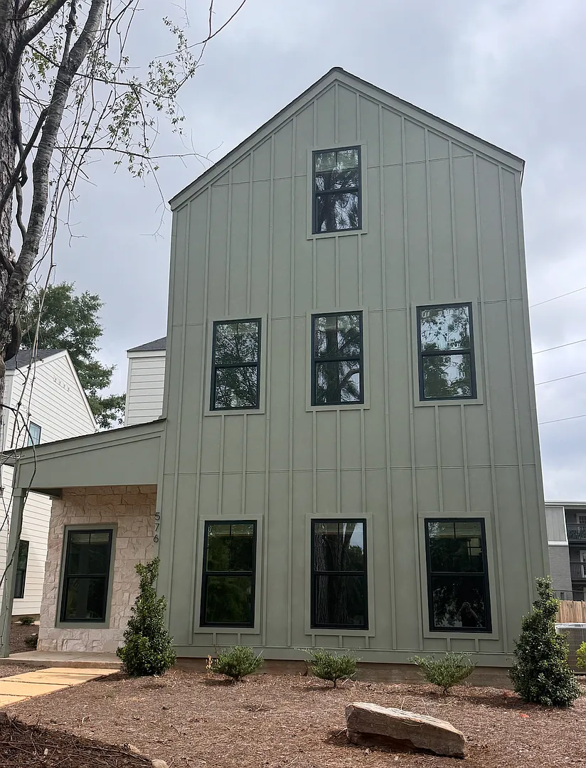 576 Pride Avenue Brand-New Luxury Student Living — Photo 1