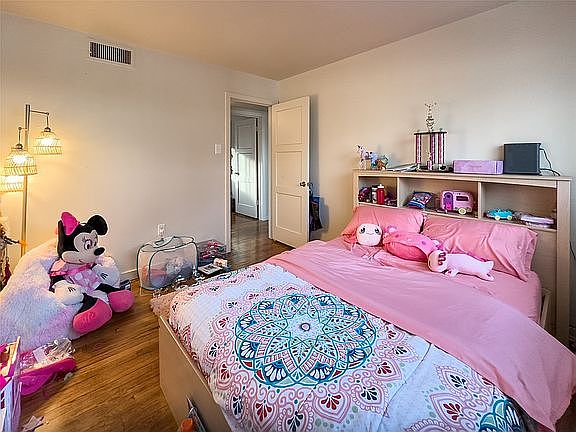2nd image of 2141 45th St
