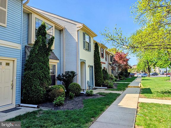 2nd image of 98 Wyndham Pl