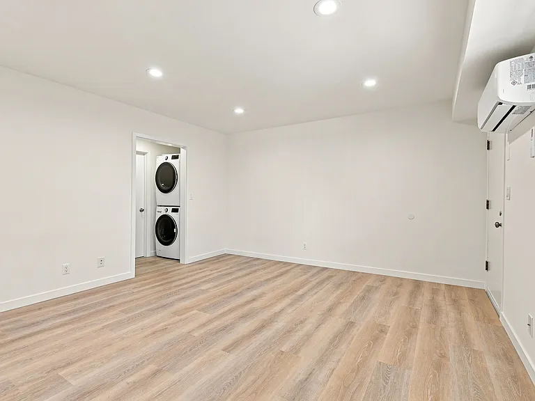 212 S Jackson St #3 — Photo 1