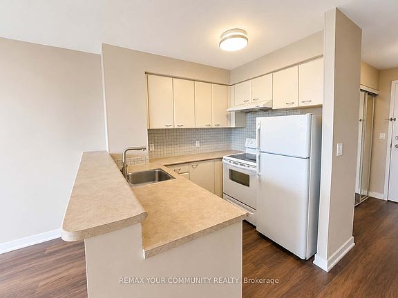 5th image of 38 Lee Centre Dr #3512
