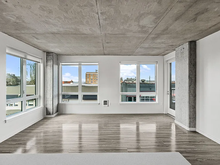 Stadium Apartments — Photo 43