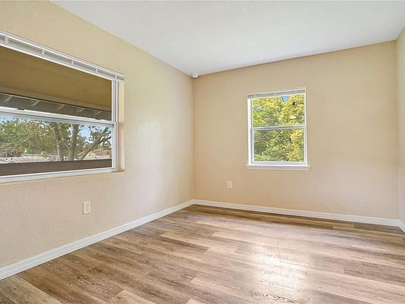 3rd image of 2183 Crandon Ave #1/2