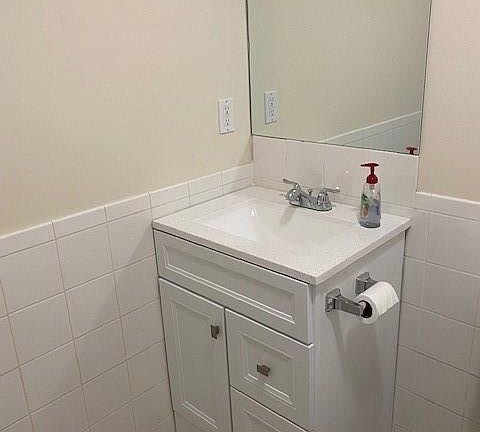 5th image of 51 Davis Ave APT 3A