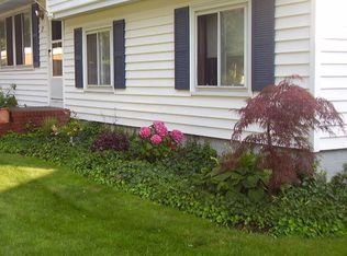 27 Sahara Dr, Rochester, NY 14624