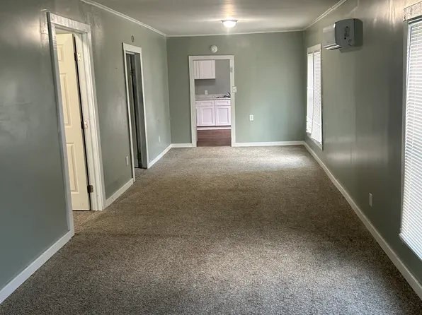 209 N Walnut St, Commerce, OK 74339