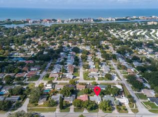 8476 Oakhurst Rd, Seminole, FL 33776