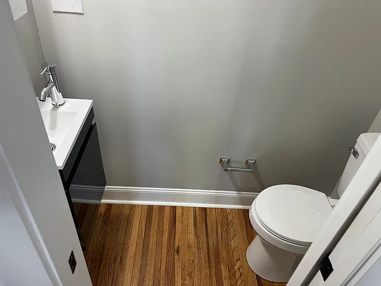2702-2704 Calumet St #2702 — Photo 9
