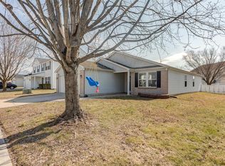 1532 Autumn Lakes Ln, Mascoutah, IL 62258