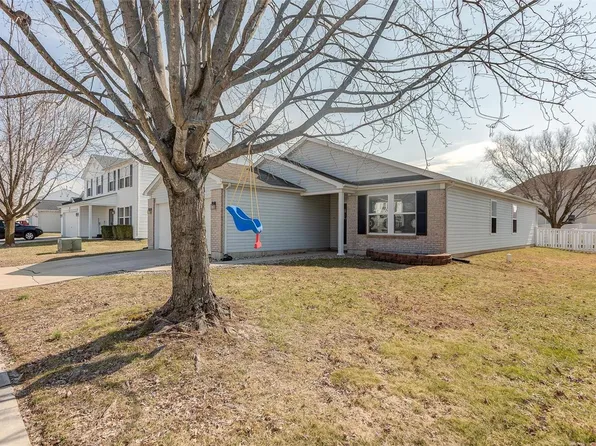1532 Autumn Lakes Ln, Mascoutah, IL 62258