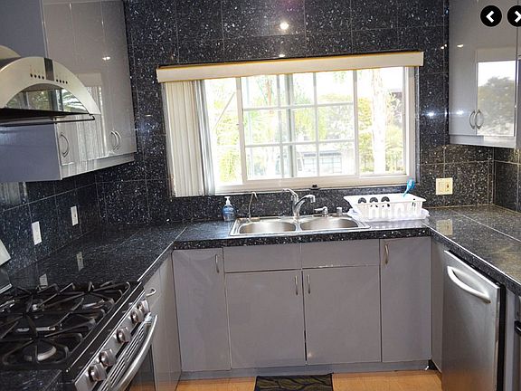 5th image of 3009 Yonge St