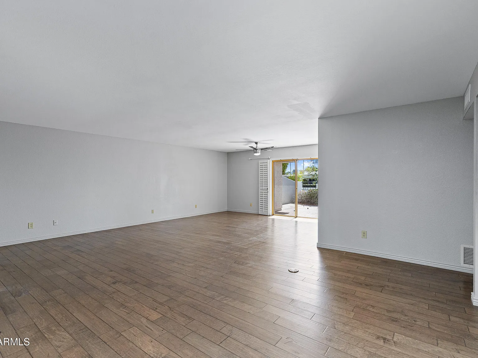 3 bed, 2.0 bath, 1930 sqft, $3,400 — Photo 3