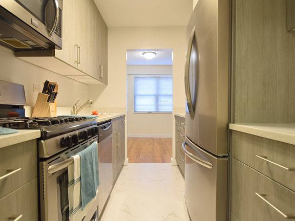 The Grand - Kitchen - B Line