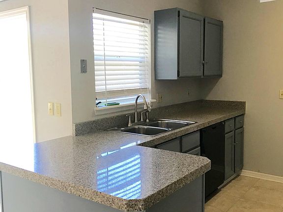 4th image of 2048 Hovington Cir W