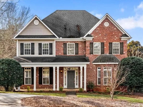 3900 Windsor Place Dr, Winston Salem, NC 27106