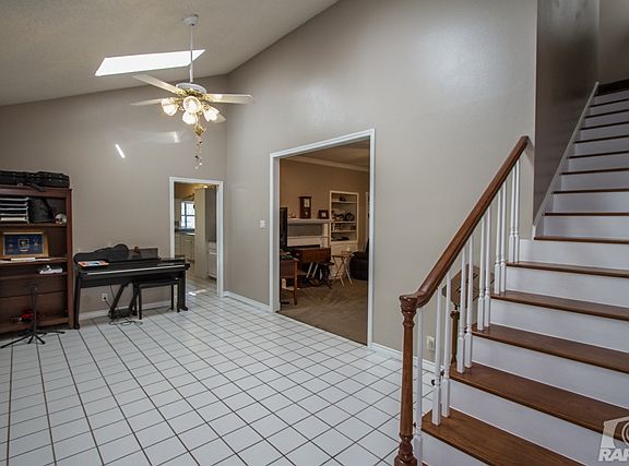 5th image of 3226 Grandview Dr