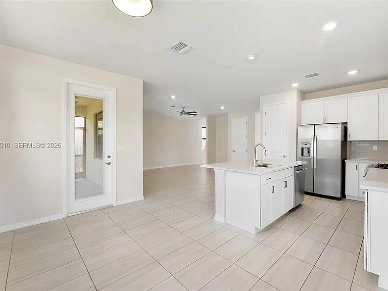 2485 Primrose Pl — Photo 9