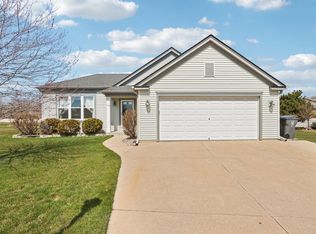 101 Woodlark Ct, Waukesha, WI 53186