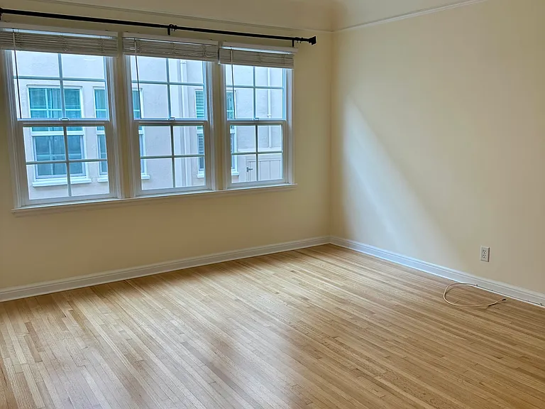 Bedroom - vertical angle