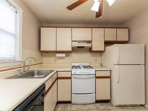 453 Cold Spring Ave #4