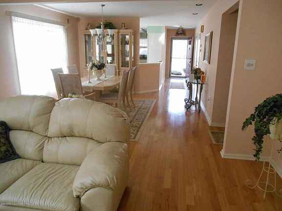 2nd image of 1925 Cherryvale Ct