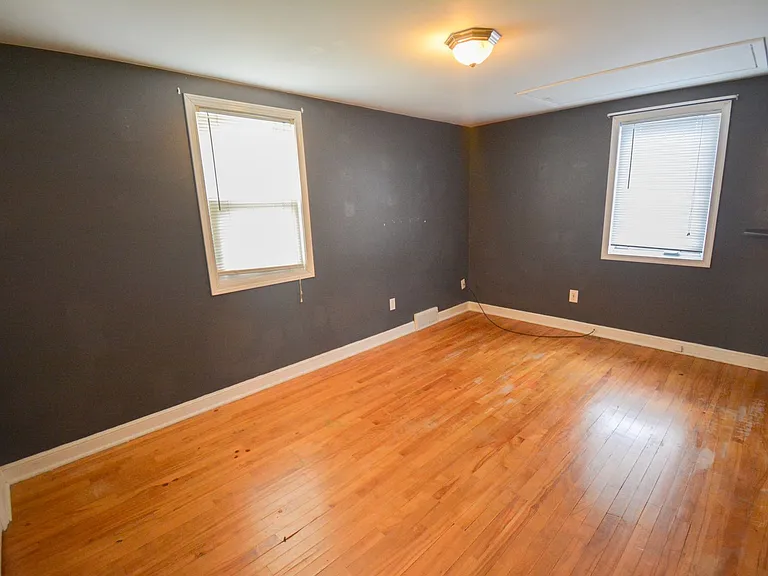 1418 3 1/2 St SE — Photo 7