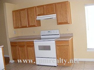 3rd image of 490 Farmingham Ct