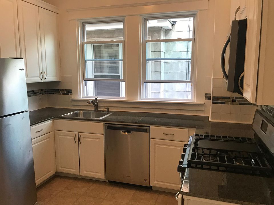 1st image of 259 Ashland Ave Floor 1