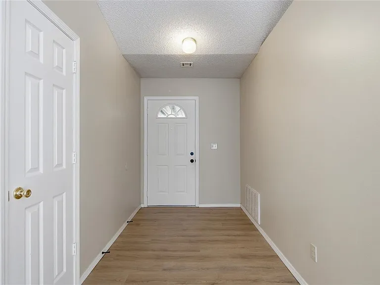 1919 N Radcliffe Ave — Photo 5