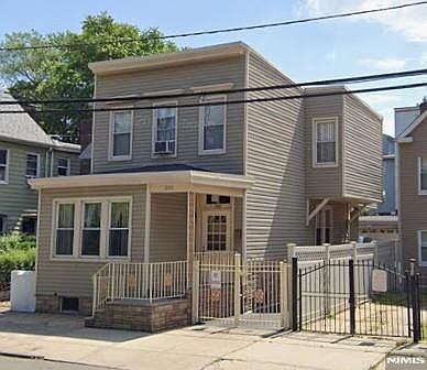 1st image of 205 Lake St