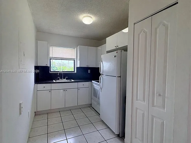 231 E 7th St #202 — Photo 7
