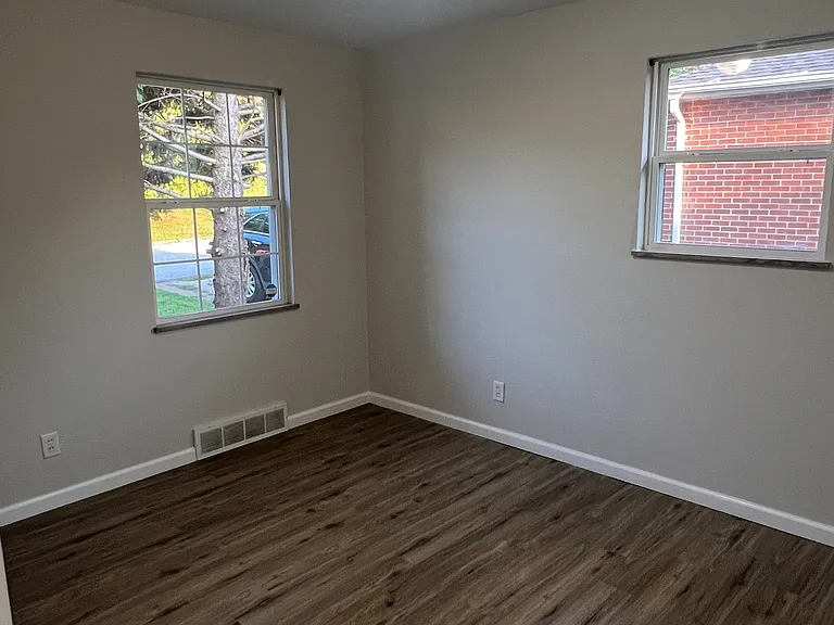 8941 Kidder Ave — Photo 15
