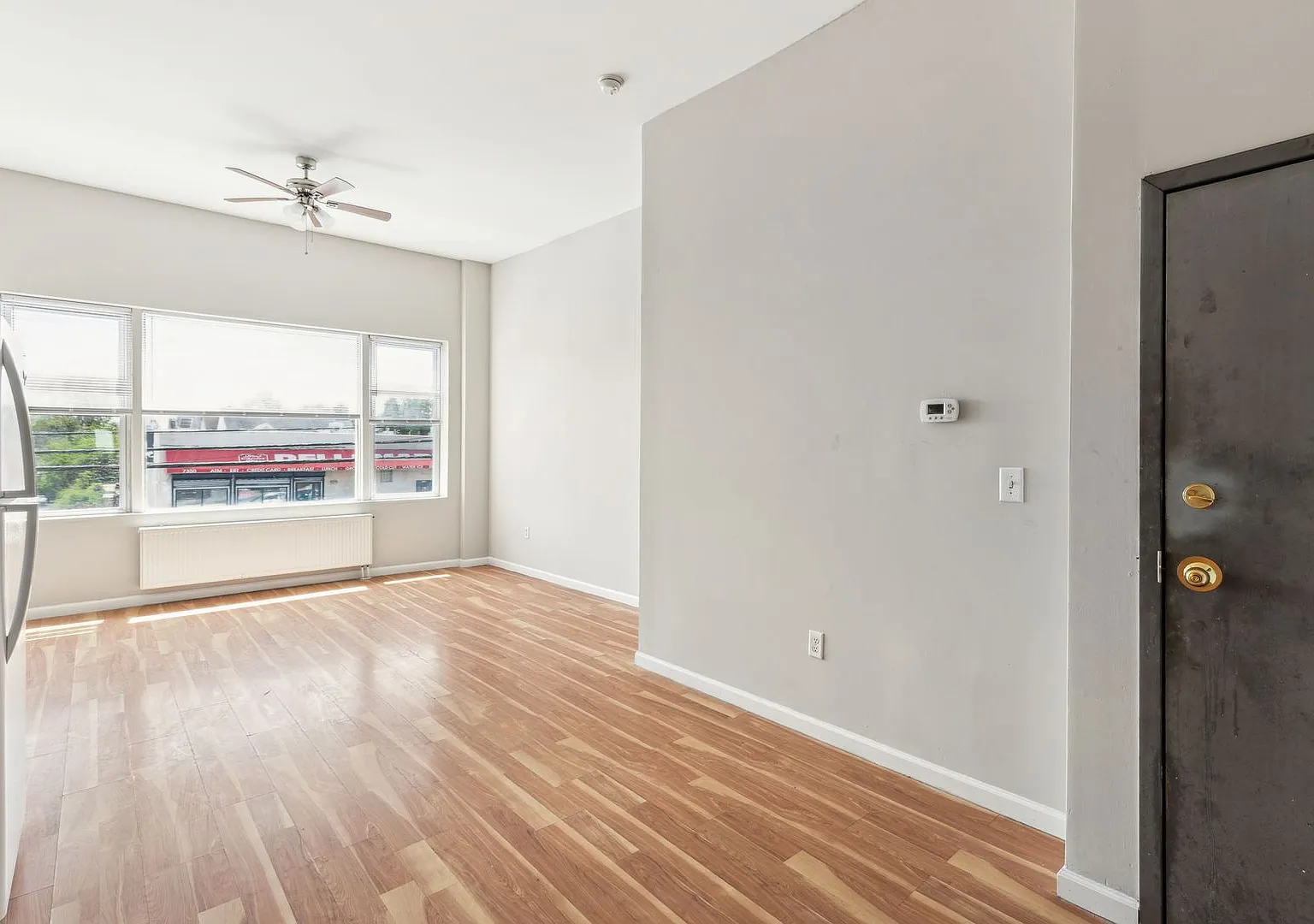 Studio, 370 sqft, $1,090 — Photo 2
