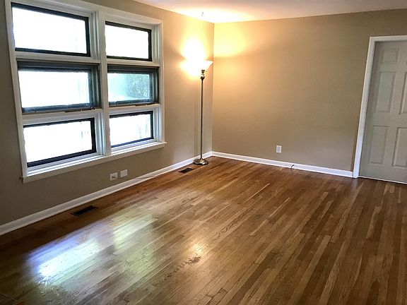 3rd image of 247 Wilowen Dr