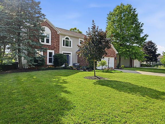 5th image of 10827 Lexington Dr