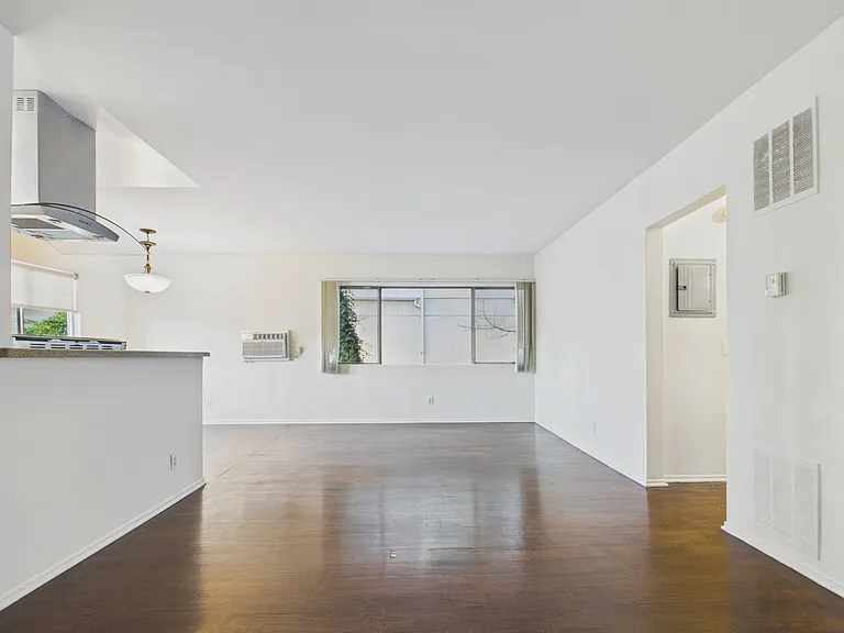 Gale Apartments — Photo 24