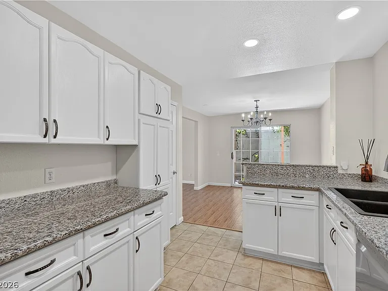 7926 Rosellen Ave — Photo 4