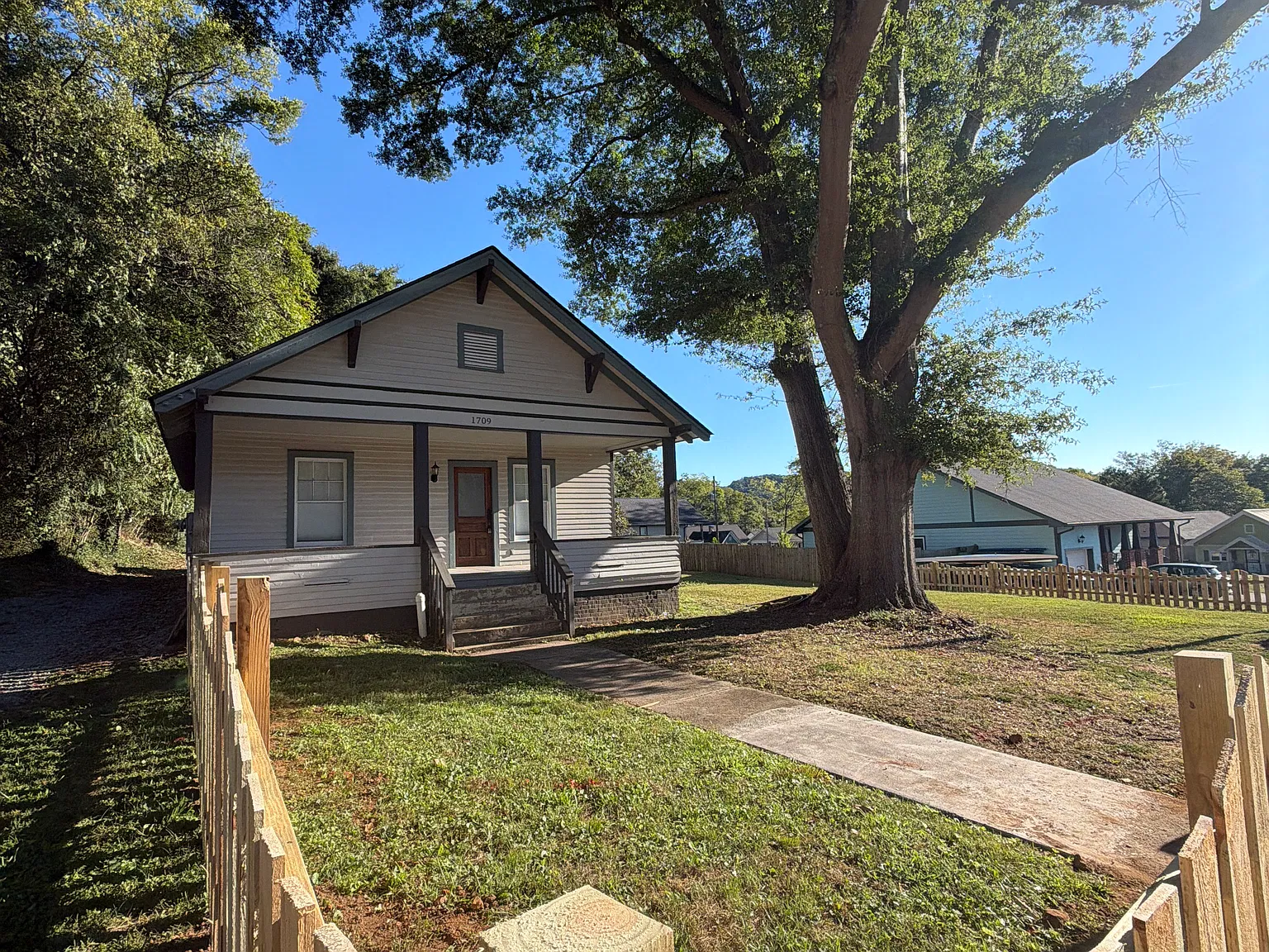 3 bed, 1430 sqft, $2,270 — Photo 2