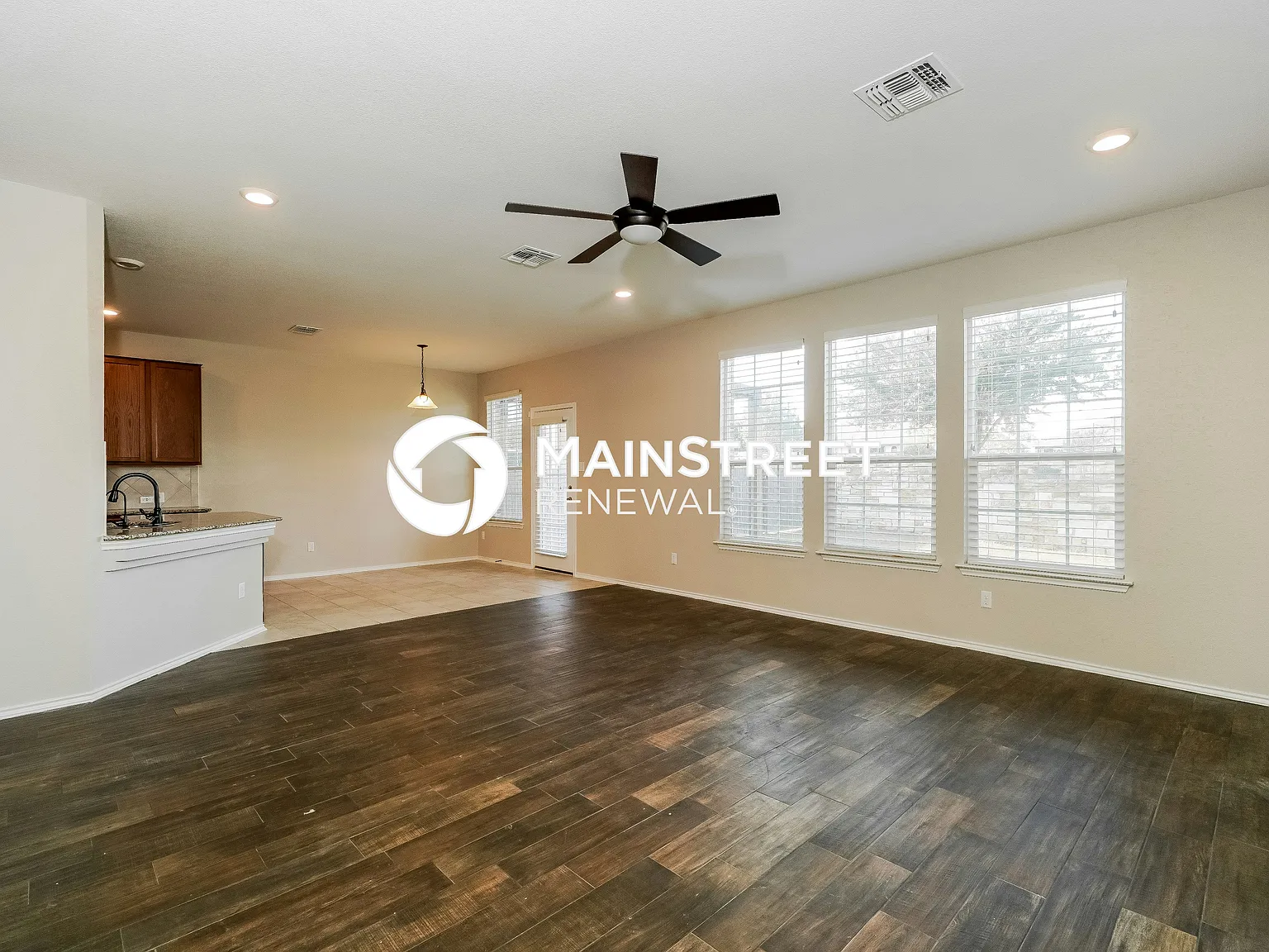 533 Bradford Ln — Photo 3