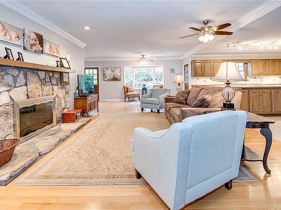 2nd image of 3819 Hardy Rd
