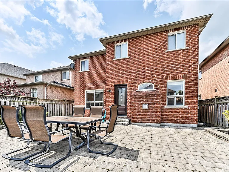 51 Landsdown Cres — Photo 28