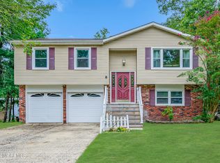 8 Pine Tree Dr, Little Egg Harbor, NJ 08087