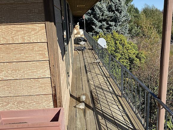 5th image of 72 Peach Ln