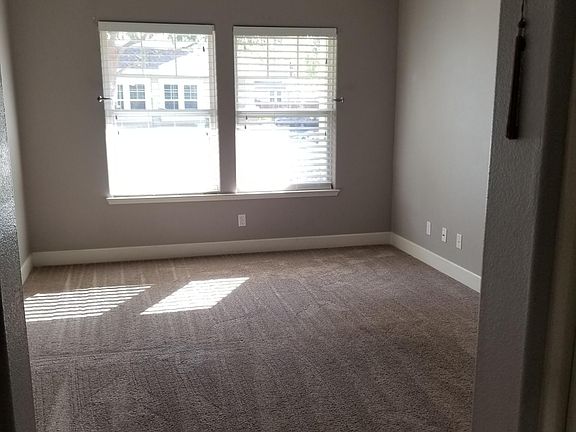 4th image of 434 Matteri Cir
